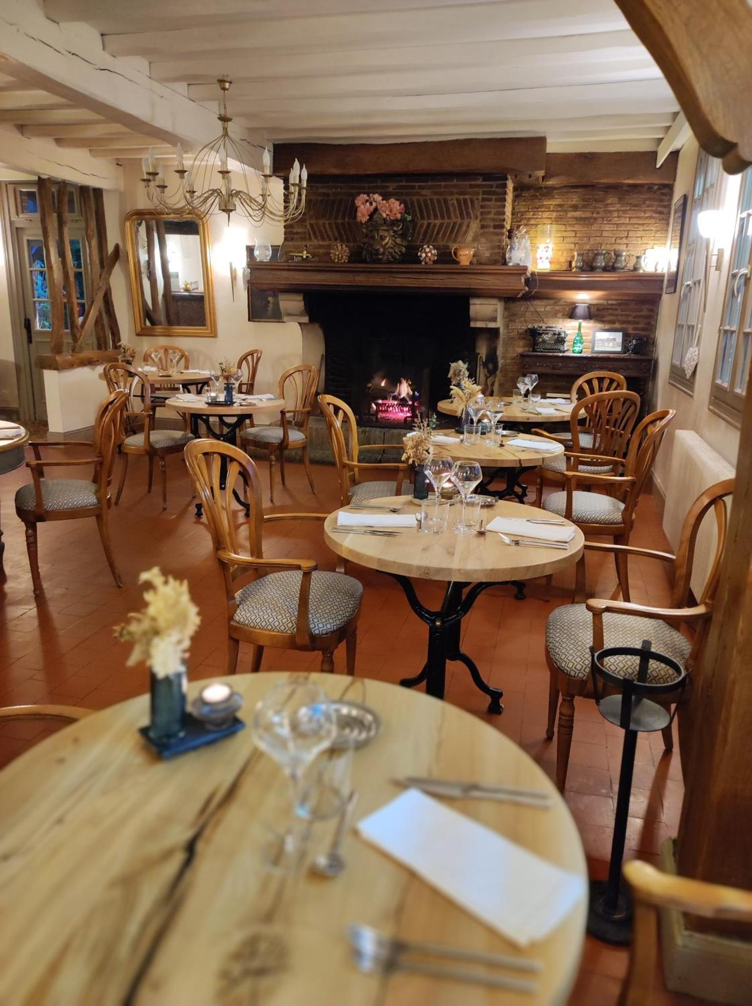 Le Relais Des Dalles - Hotel & Restaurant Сассто-ле-Мокондюї Екстер'єр фото