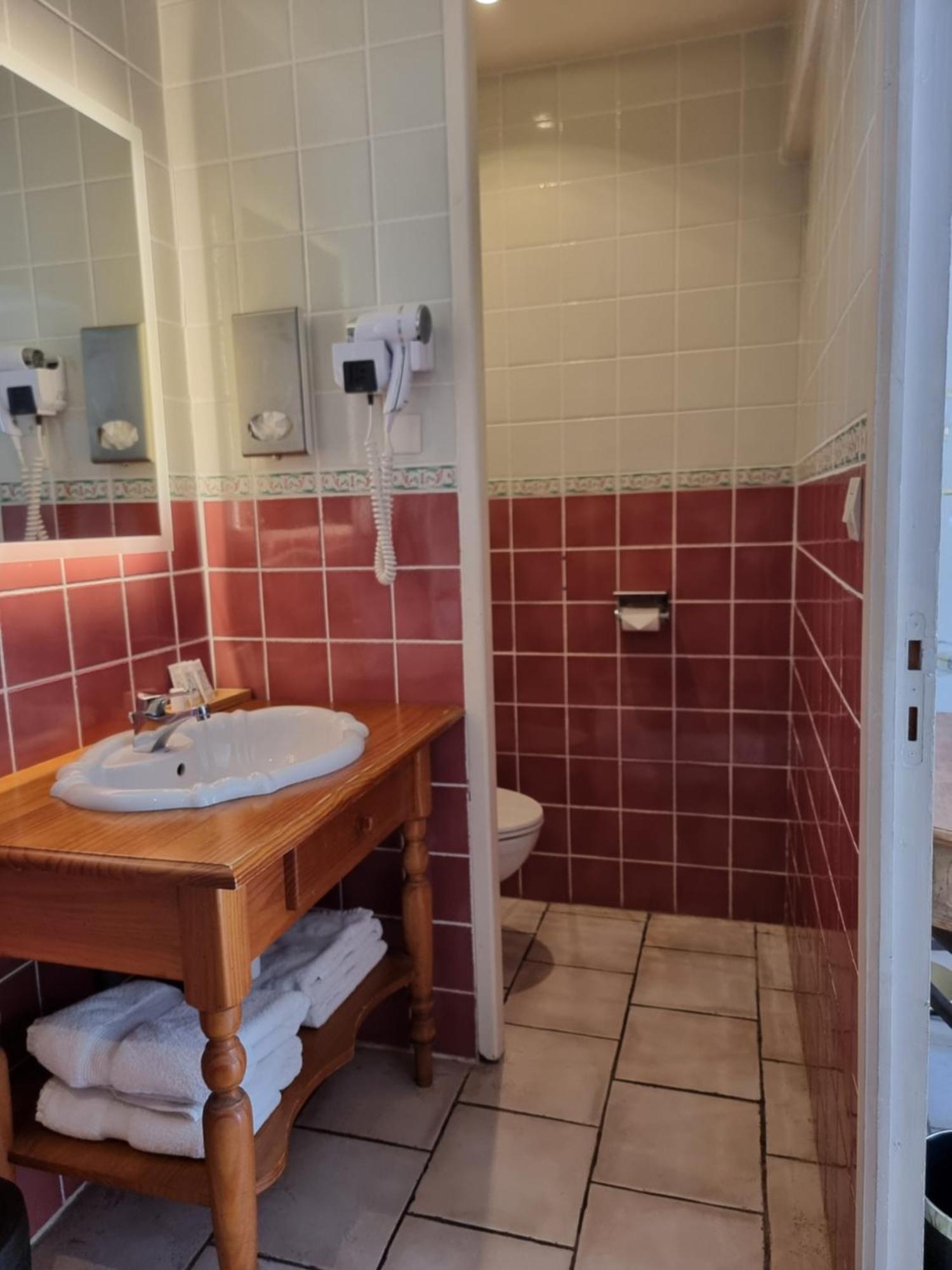 Le Relais Des Dalles - Hotel & Restaurant Сассто-ле-Мокондюї Екстер'єр фото