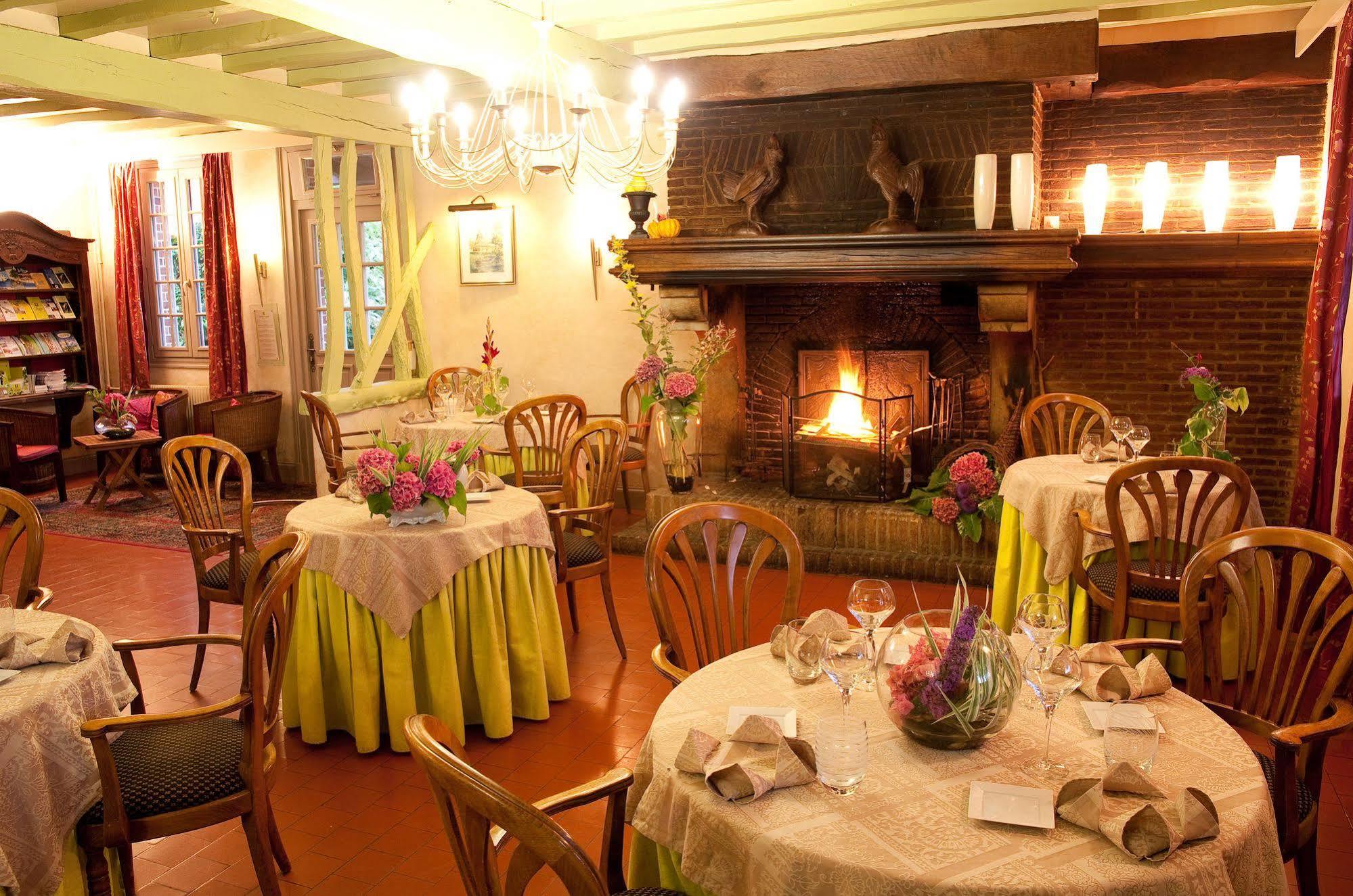 Le Relais Des Dalles - Hotel & Restaurant Сассто-ле-Мокондюї Екстер'єр фото