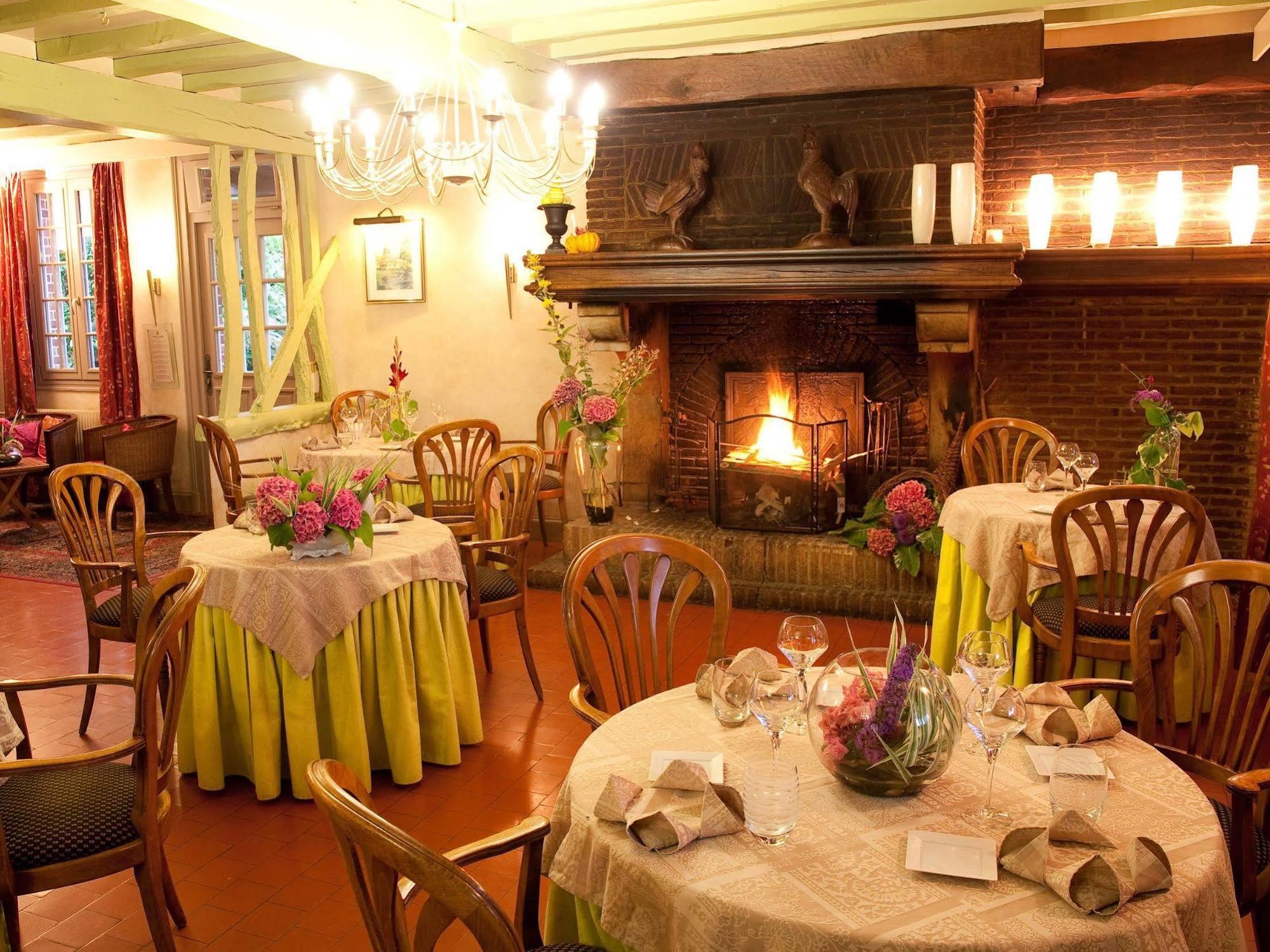 Le Relais Des Dalles - Hotel & Restaurant Сассто-ле-Мокондюї Екстер'єр фото